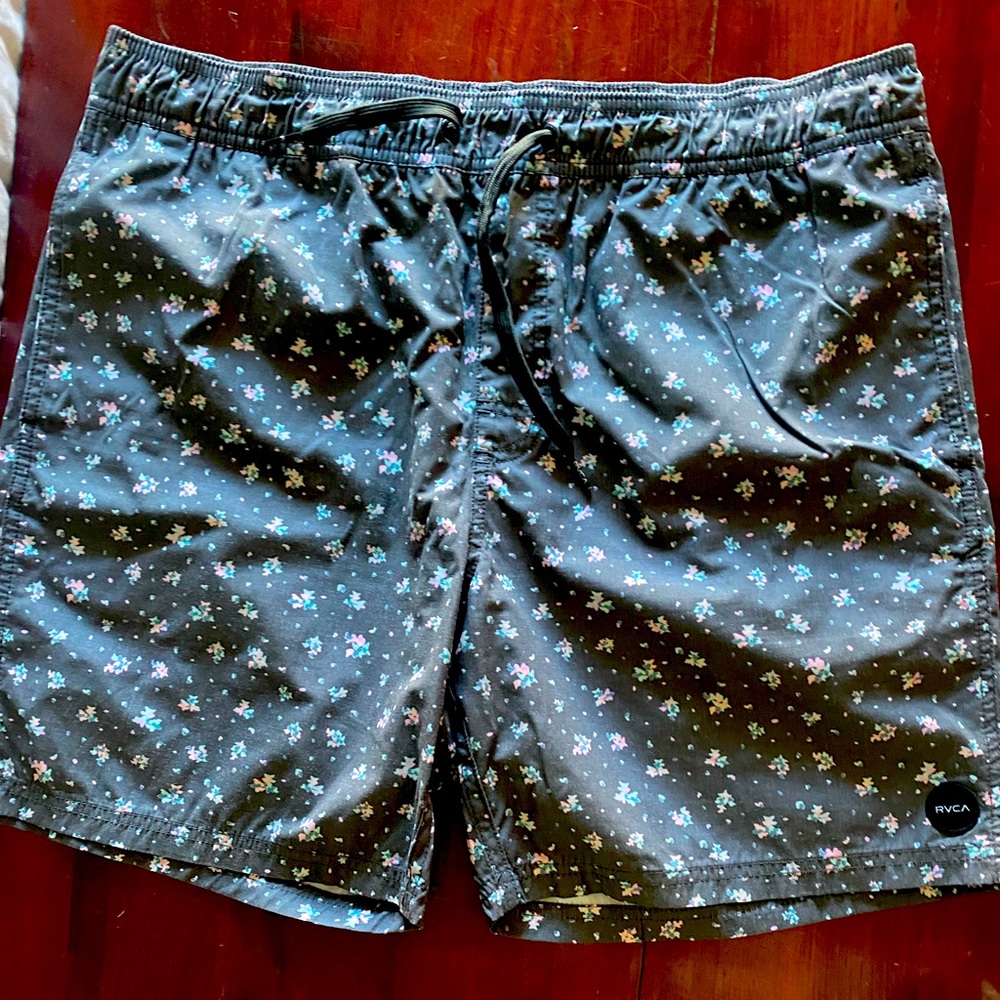 Mens like new RVCA trunks. Sz L.